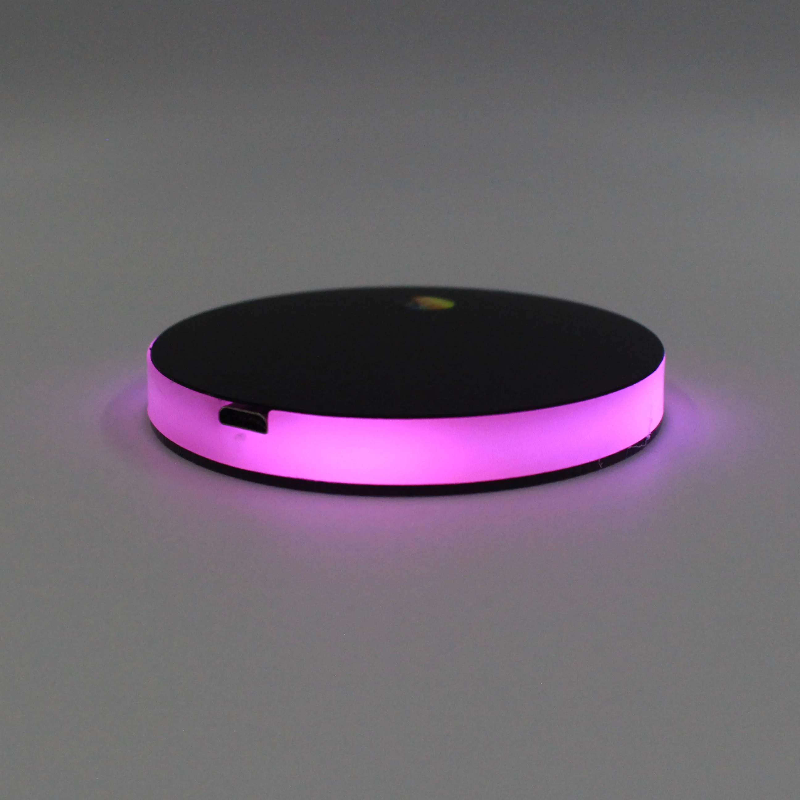 1 шт. RGB 7 цветов водное стекло Подушка автомобиля цветные светодиодные лампы водное горение атмосферное освещение автомобиля зарядка через USB Нескользящая подставка
