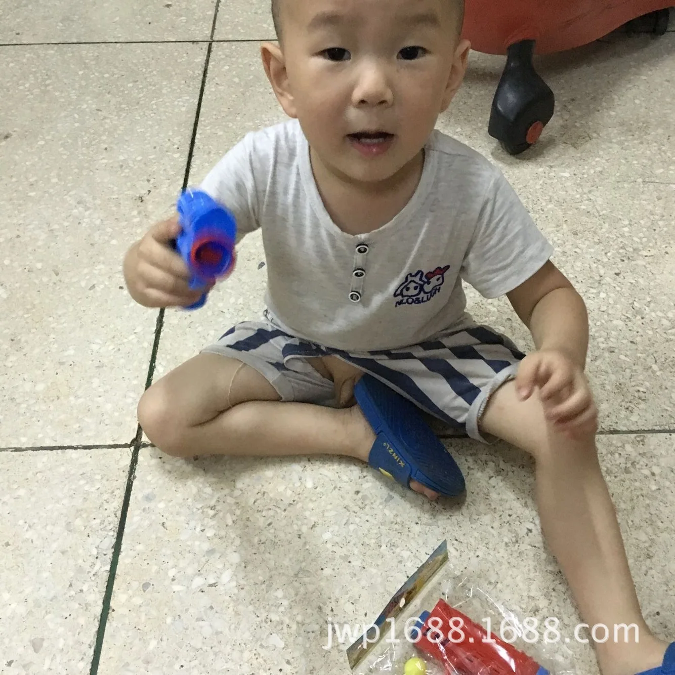 Креативная маленькая игрушка,, ping pang qiu qiang, пластиковый игрушечный пистолет, отправка 3 эластичных игрушечных киоска для мальчиков, Лидер продаж, поставка товаров