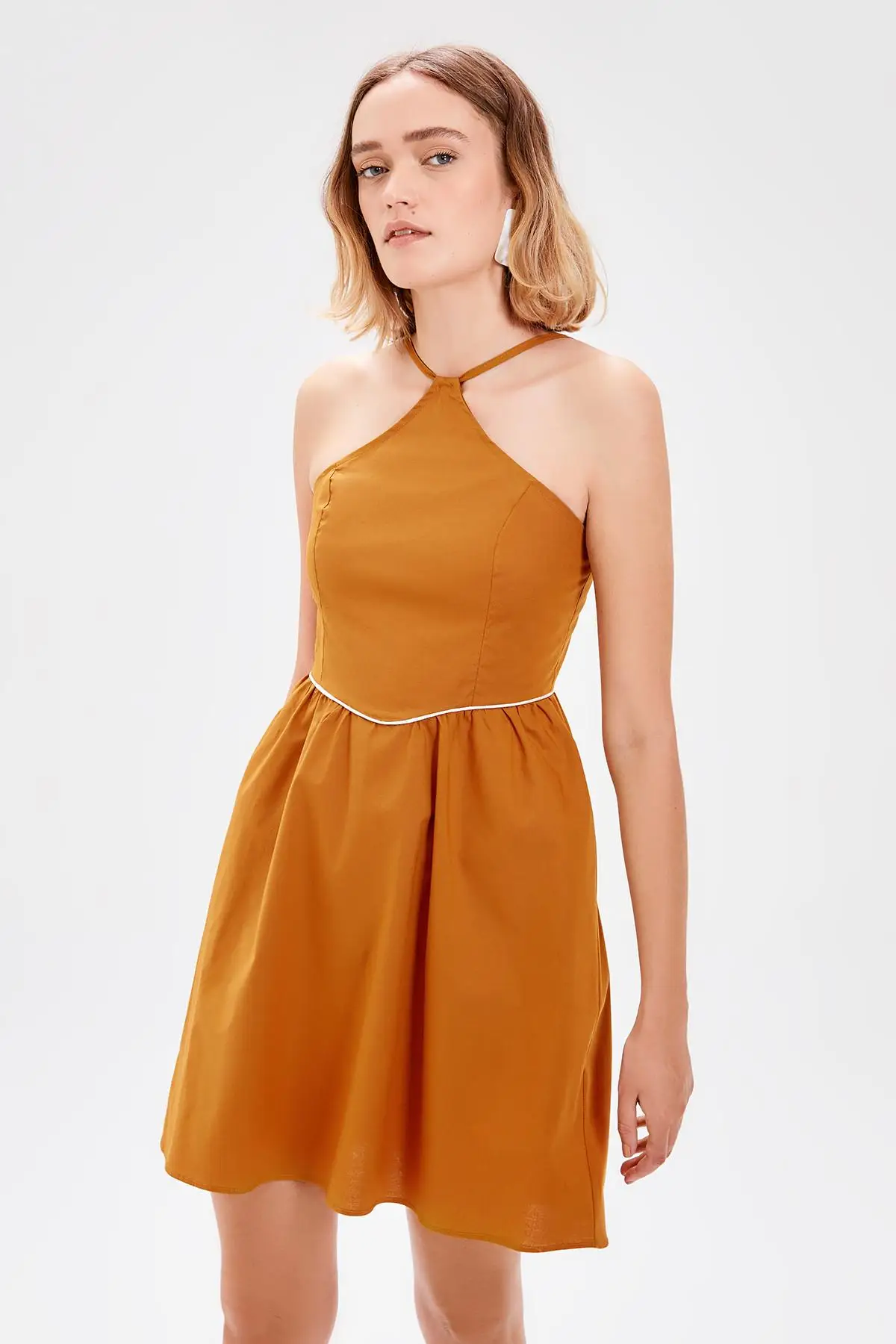 Платье с лямкой на шее Trendyol Camel TWOAW20EL0205|Платья| |