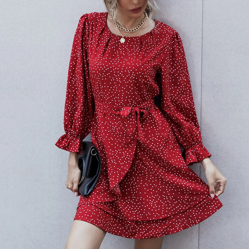 Женское красное платье в горошек Foridol осенне-зимнее короткое с рюшами и поясом