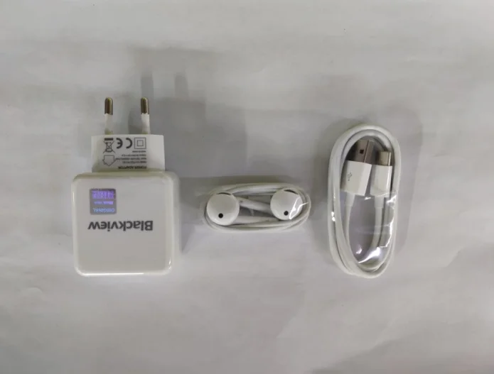 

For BLACKVIEW BV9500 BV9500PRO original New plus charger data cable earphone free shipping