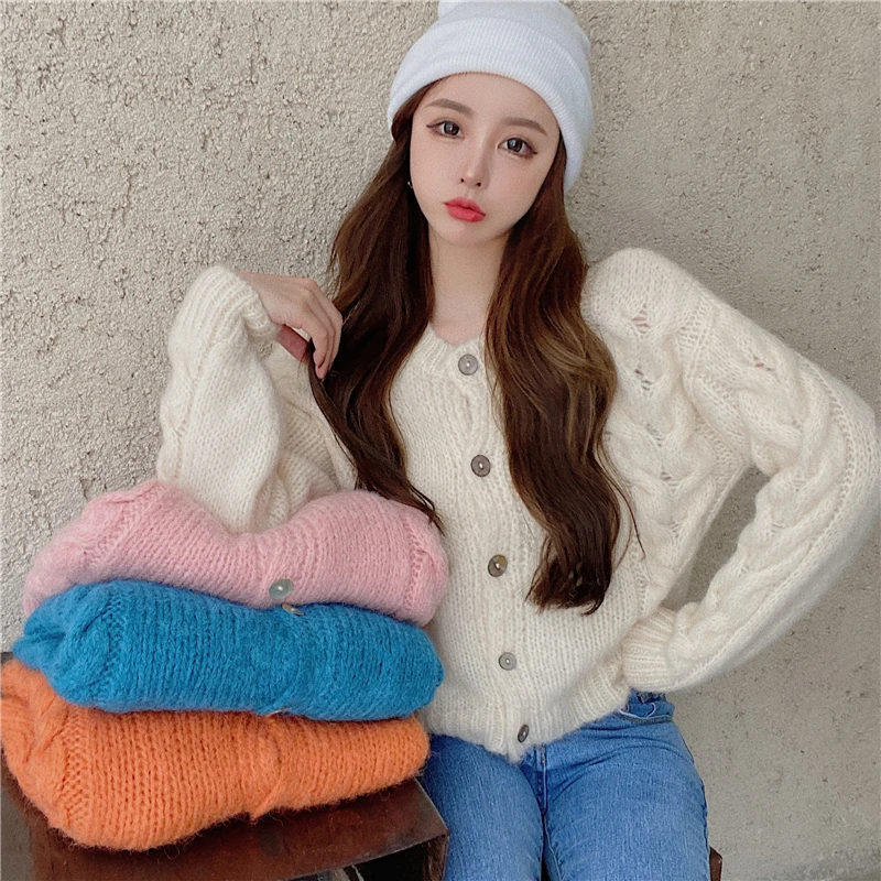 

2020 New Sweater Cardigan Super Fire Warm Color Shell Button Soft Waxy Round-Neck Women's Short