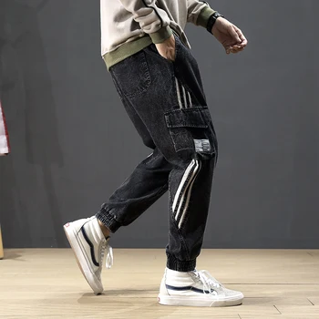

Japanese Style Fashion Men Jeans Stripe Spliced Designer Harem Jeans Men Big Pocket Cargo Pants Loose Fit Hip Hop Joggers Jeans