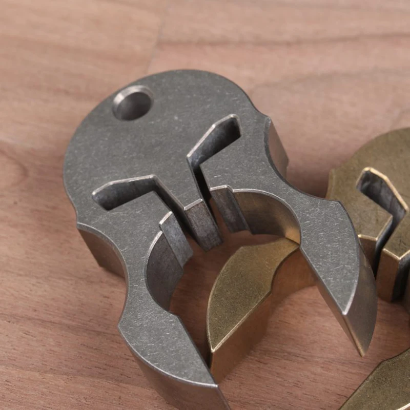 

EDC Knuckles Spartan Warrior titanium Knuckles men's parts plaything gimcrack Emergency window breaking tool
