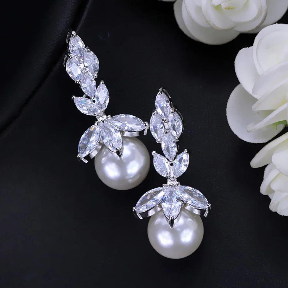 Классические серьги подвески в форме маркиза ThreeGraces из фианита с кристаллом и