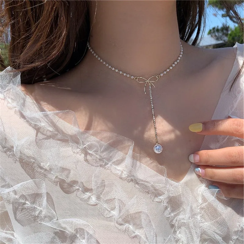 

Bohemian ladies necklace bow freshwater pearl pendant necklace female temperament shiny crystal clavicle chain fashion jewelry