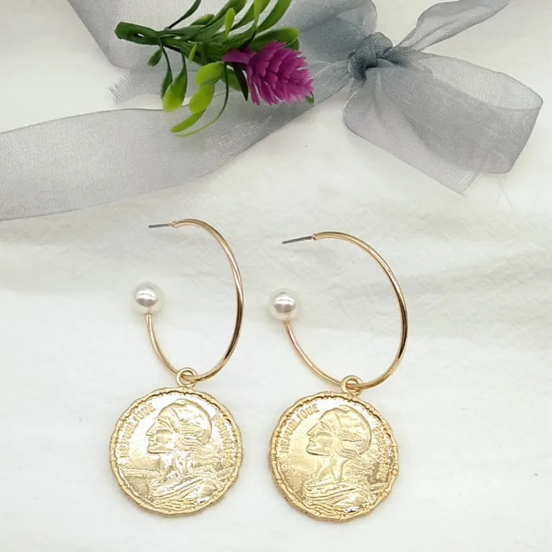 

Qingdao Europe And America Accessories Wholesale a Two Wear Coin Exaggeration Pearl Earrings Women's Ear Stud New Style A063
