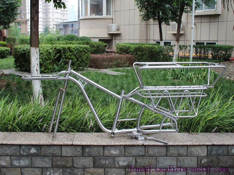 titanium cargo bike frame with 1 1/8'' head tube and thru axle dropouts