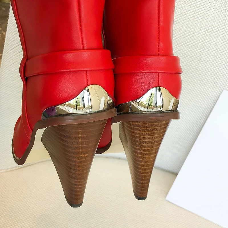 Buonoscarpe/трендовые ботинки из натуральной кожи; женские модные ботинки с острым металлическим носком на высоком каблуке; сезон осень-зима; повседневные ботильоны со змеиным узором