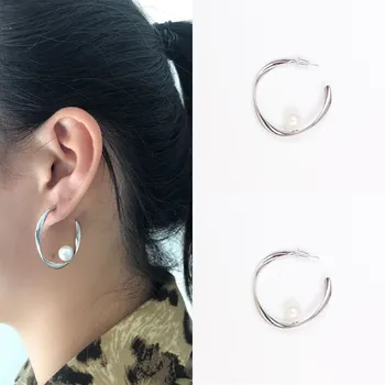 

Autumn New Personality Pearl Circle Personality Sweet Ear Nails Fashion Women's Earrings