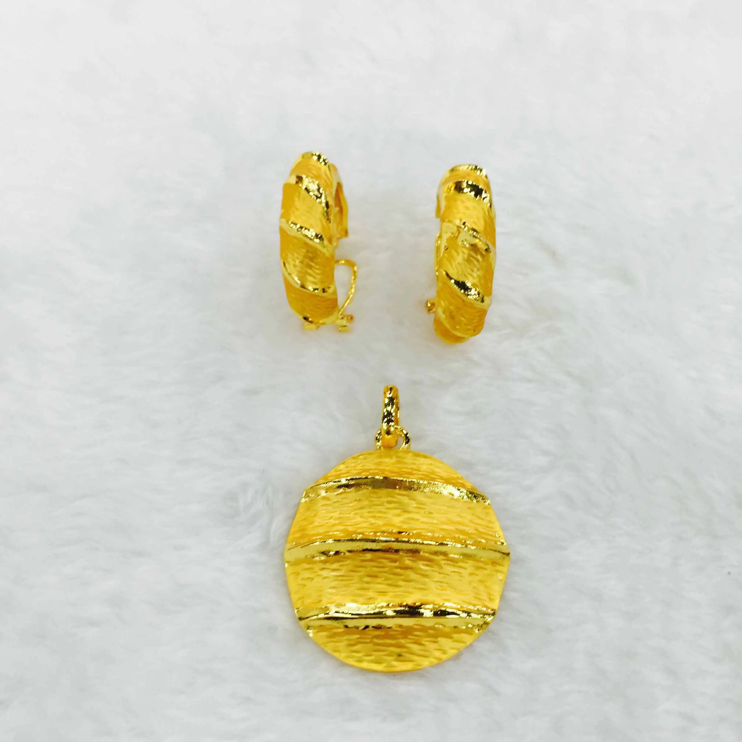 

Yulaili Fashion Bohemian Vintage Gold-color Round Rhinestone Necklace Stud Earrings Dubai Jewelry Sets for Women Girl Gifts