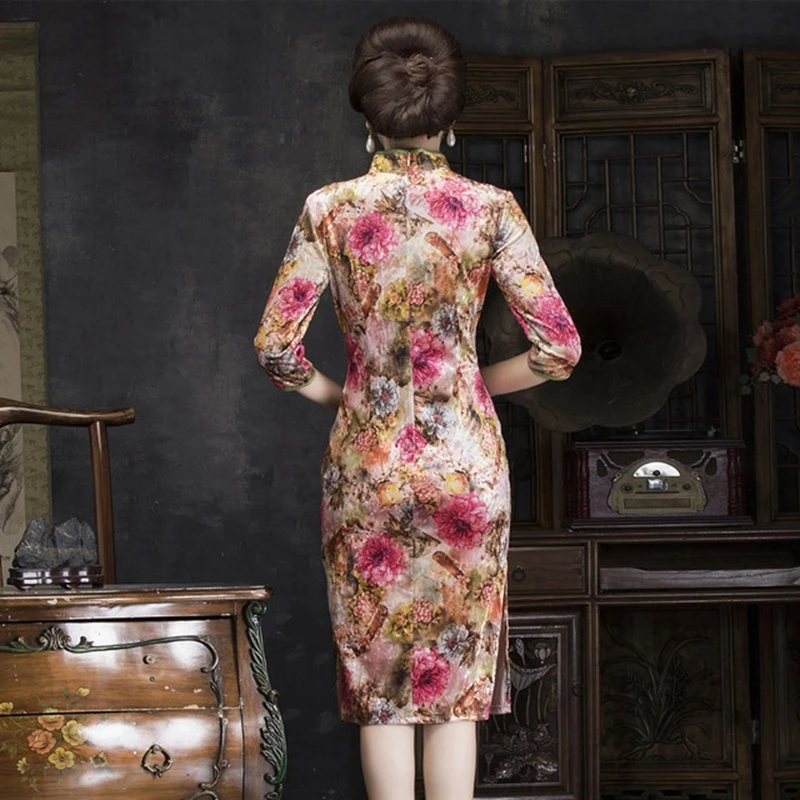 Chinese traditional style Plus size XL Red printing banquet cheongsam new seven-point sleeve long carved velvet short cheongsam