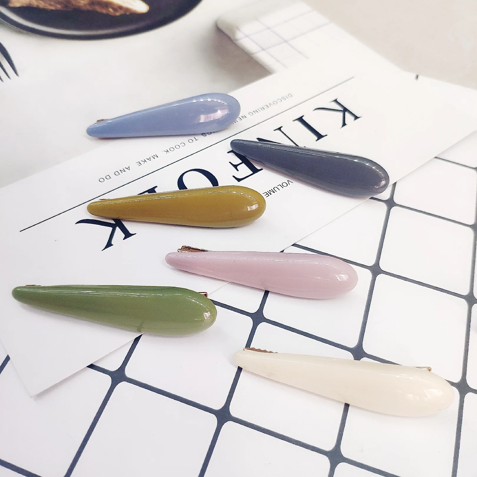 

Spring And Summer Avocado Color South Korea Geometry Resin Barrettes Hair Clip Elegant Solid Color Bang Clip Headband Side Clip