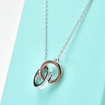 

Clasp-shaped Necklace Beautifully Interpreted with Smooth Curves and Contours The Double Buckle Adds Modernity To Any Look