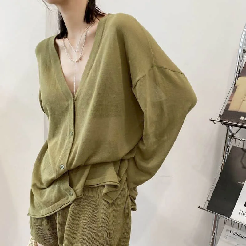 Shorts casual two-piece temperament gentle Korean women's knitted suit 2020 summer new long-sleeved sunscreen top sets |
