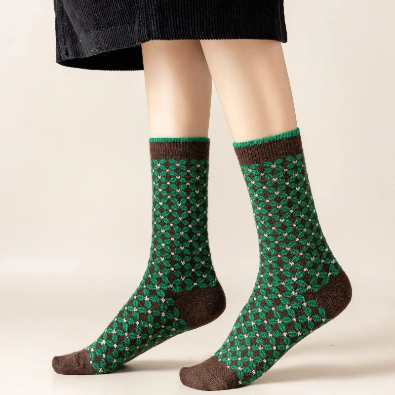 Qisin 1Pairs Lange Socken Frauen Mode Winter Kalt Widerstand Warm Halten Wolle Socke Dicke Geomeric Muster Koreanische Luxus socken – Detail 4