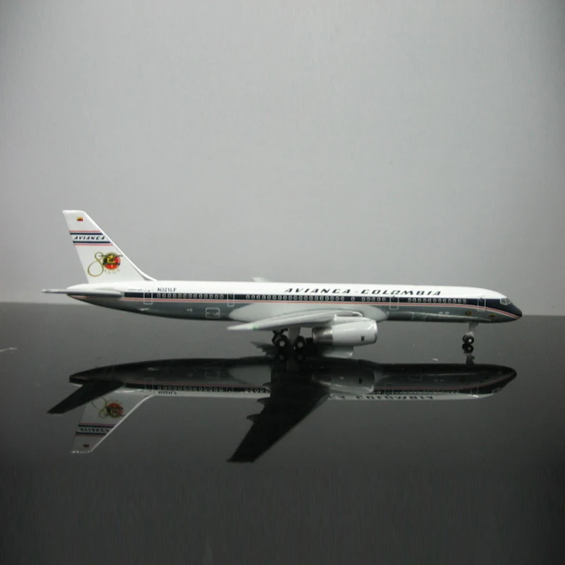 Оригинальная посылка 757 N321LF пассажирский самолет, статический дисплей, коллекция литья под давлением, рождественский подарок, 1:500