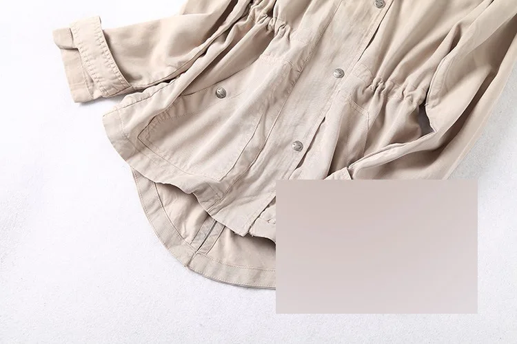 Yt15 с капюшоном Epaulet шнурок талии обнимает средней длины ласточкин хвост Тип Тренч пальто женщин