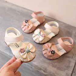 Sandalias de verano para niñas de 1 a 3 años, zapatos de tacón bajo de PU suave, con lazo liso y flores, para primeros pasos