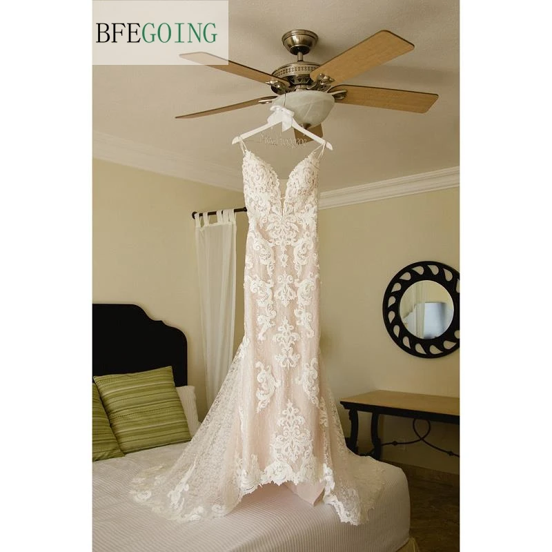 Vestido de casamento com apliques de renda,