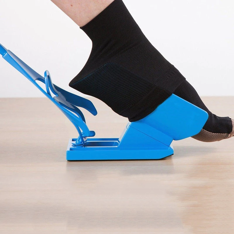 

Wear socks aid old man wear socks, lazy people wear socks assist the elderly pregnant women from bending over