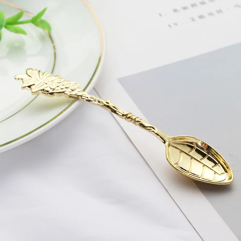 

Mini Cute Vintage Spoon royal style Coconut Tree Tea Coffee Spoons Carved Dessert Ice Cream Golden Tableware Gift for Bar Party