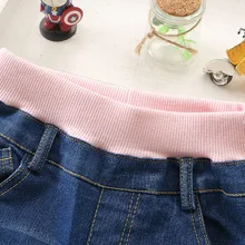 Г. Новые стильные джинсы для девочек в Корейском стиле с эффектом потертости; брюки для девочек с цветочным принтом и медведем