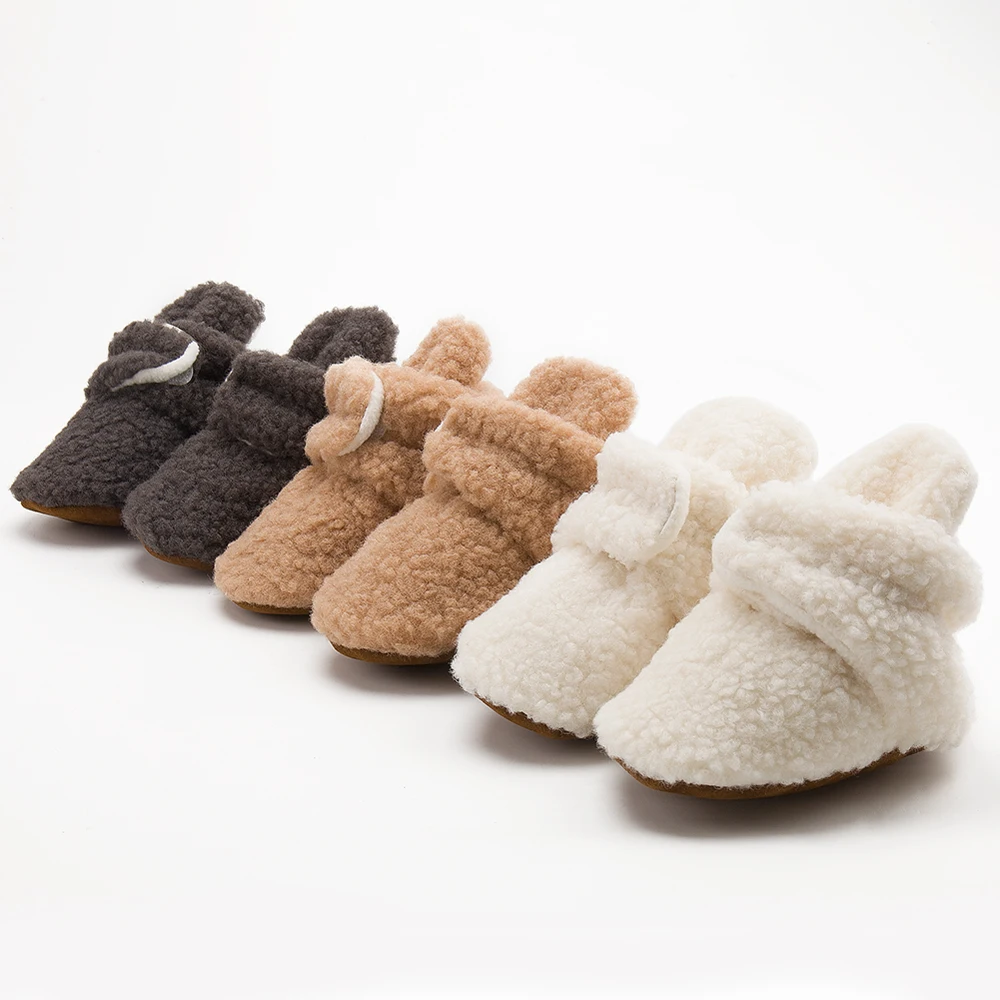 Calcetines de invierno para bebé, botines suaves con pelusa, zapatos para primeros pasos, antideslizantes, cálidos, para recién nacidos, mocasines para cuna