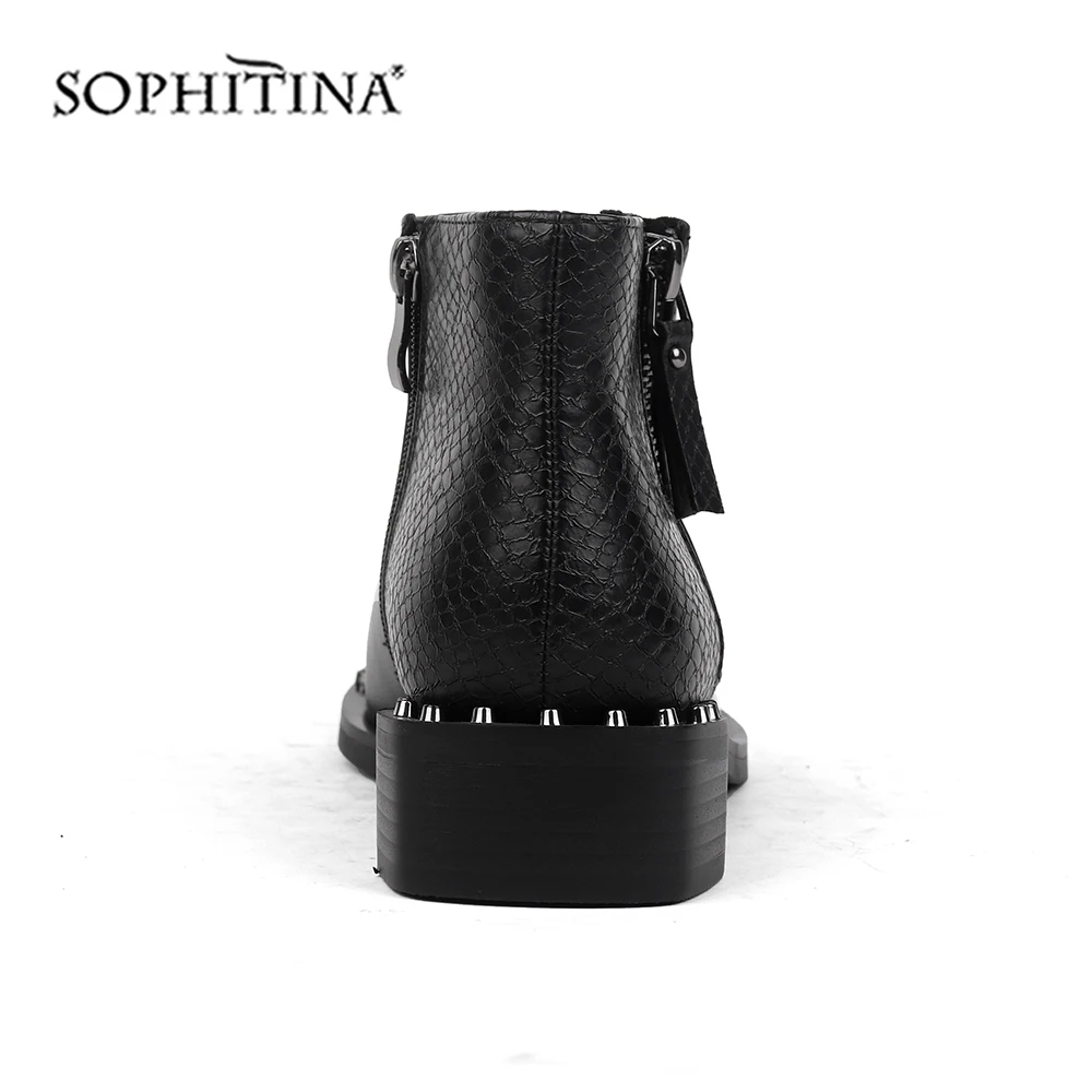 SOPHITINA/Ботинки женские на весну и осень. Модные дизайнерские ботильоны из натуральной кожи с молниями сбоку. Однотонная удобная обувь ручной работы на стильном квадратном каблуке. Женские ботильоны с заклепкамиBY132