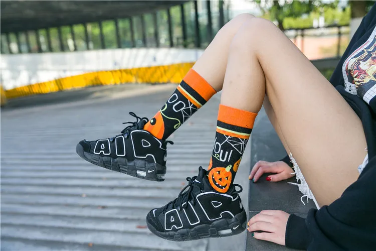 Moda Socmark счастливые мужские носки женские забавные носки с героями мультфильмов модные пара носков AB Асимметричные чулки Хэллоуин Тыква длинные носки