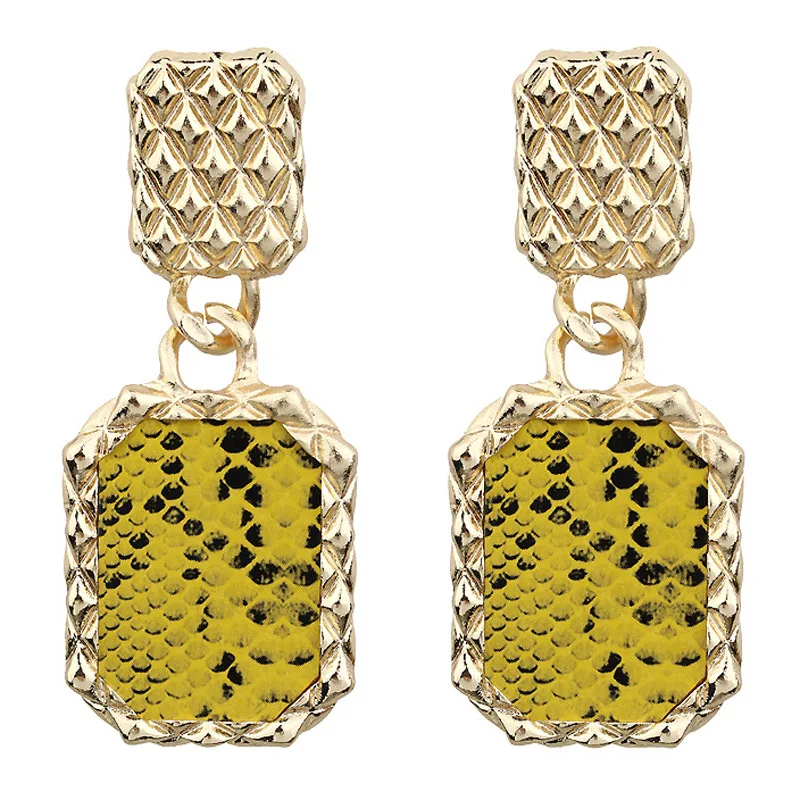 

2019 Trend T Typhoon Metal Sequined Serpentine Earrings Trend Street Shooting Catwalk Ear Accessories Buyer Must-have Items