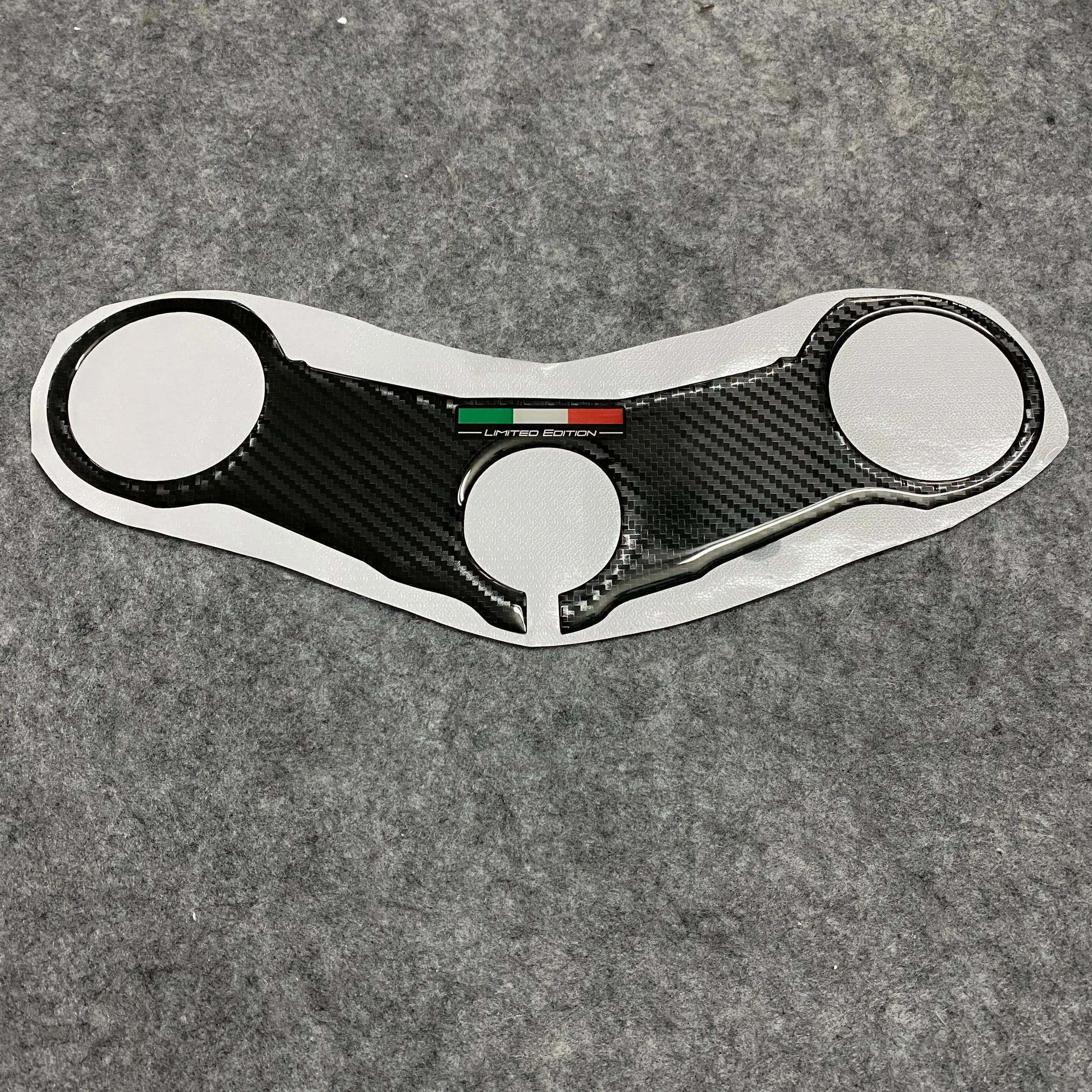 3D Carbon-look Top Triple Clamp Yoke Defender Case link sticker Samsung board decal for DUCATI 848 1098 1198 1098S | Автомобили и