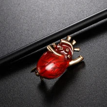 Красные эмалированные Броши с сердечком для женщин и мужчин больница клиника Профессиональная форма брошь булавки команда подарки