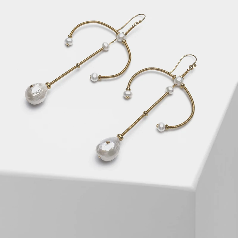 

Natural pearls fashionable and graceful Drop Earrings