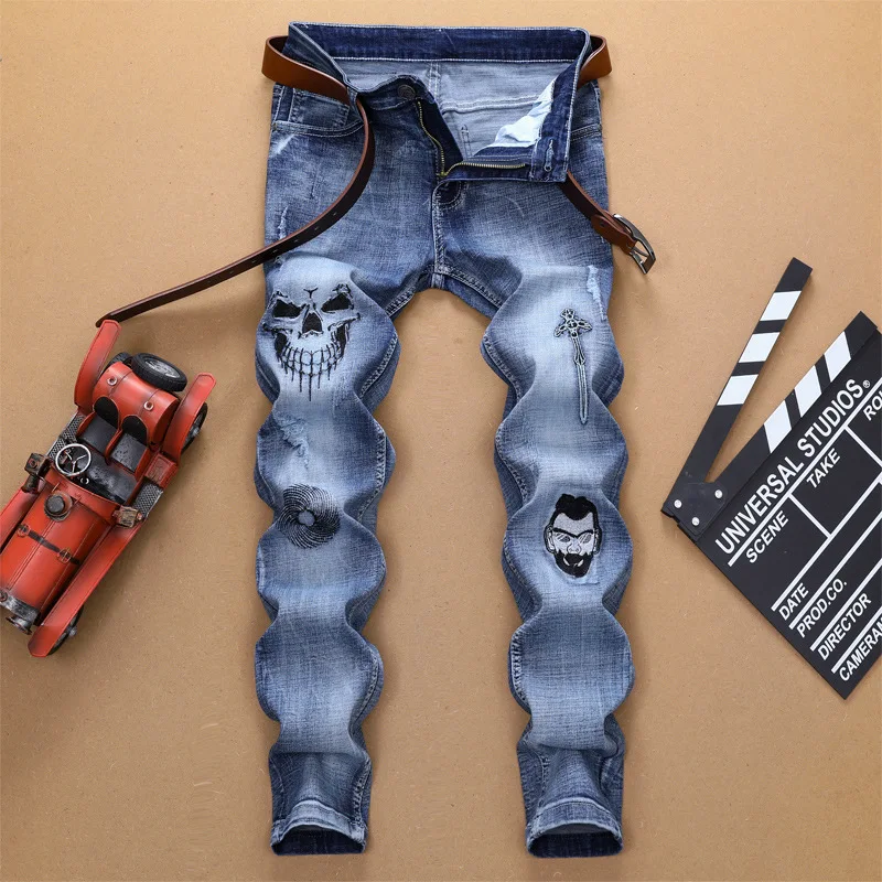 

New Style 2018 Cool Avatar Grunt Head Embroidery Embroidered Light Blue MEN'S Jeans Fashion Men'S Wear