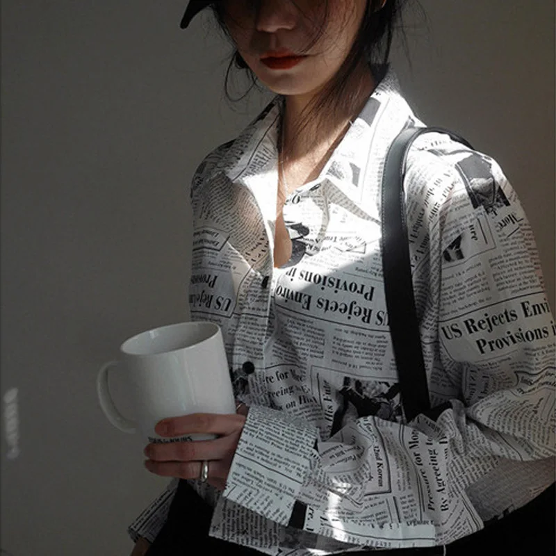 Spring and Autumn Women's Loose Letter Shirt Leaky bone heart machine English newspaper polo white shirts