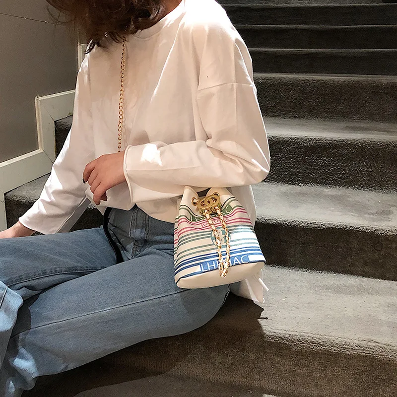 

New Arrival Online Celebrity Bucket Bag 2019 Summer New Style Stripes Drawstring Bag CHIC Chain Crossbody Bag