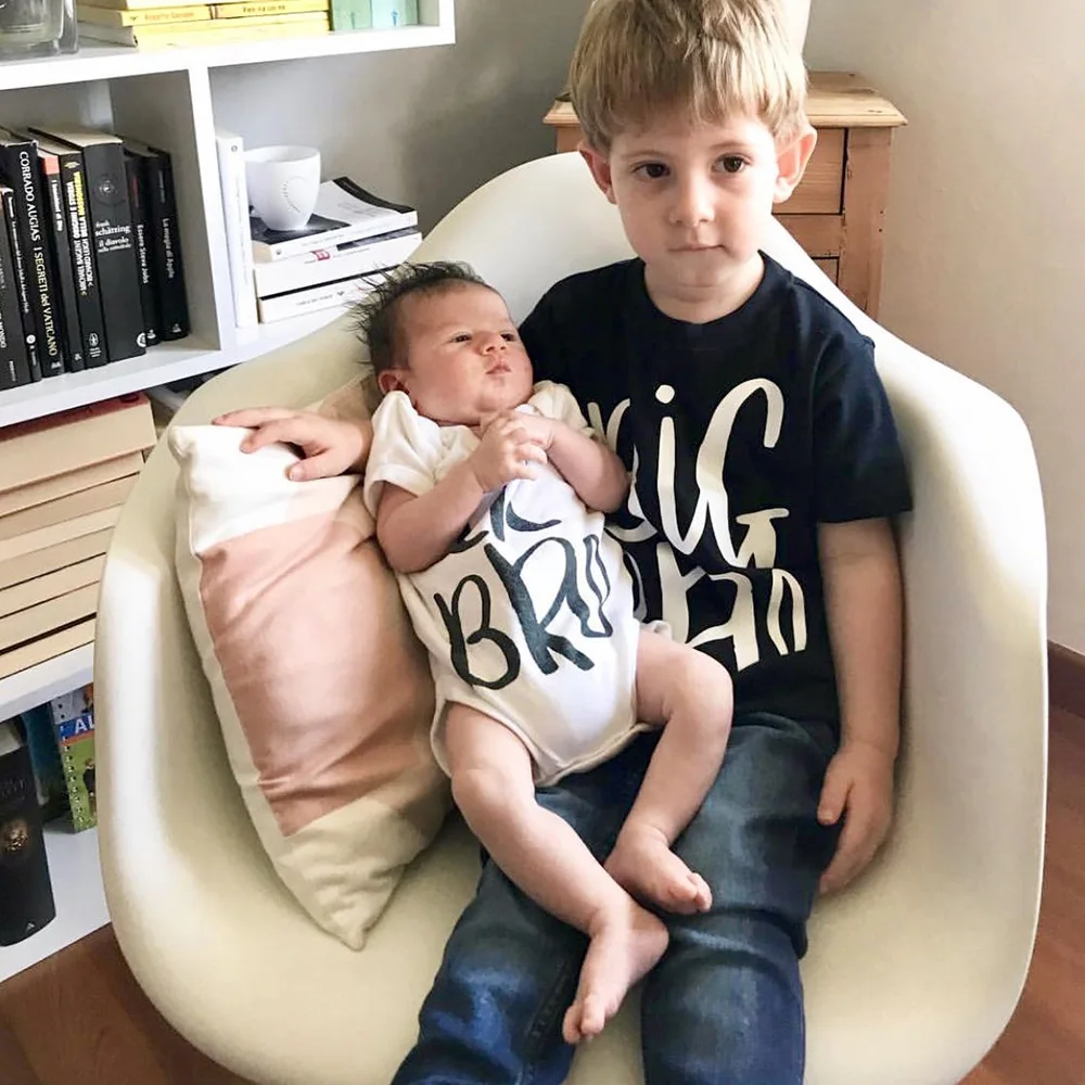 Футболка и комбинезон для мальчиков Big Bro Sis and Lil Brother семейный образ белая