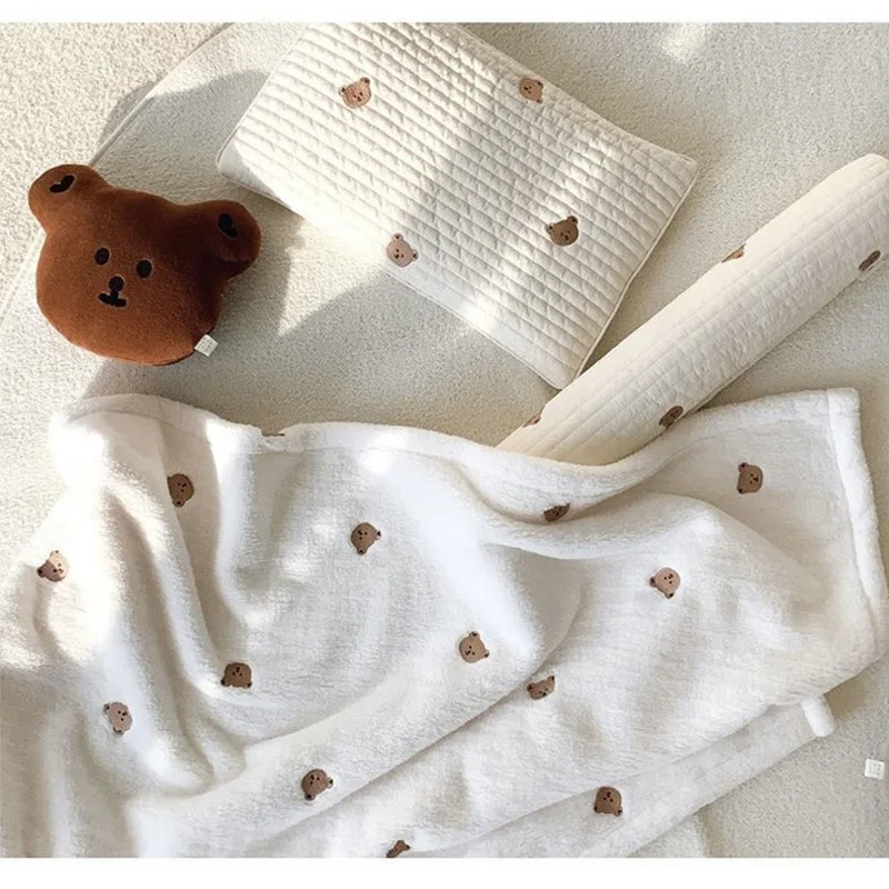 Korean Bear Olive Embroidery Baby Blanket Throws Coral Fleece Soft Newborn Infant Swaddle Wrap Blankets Bedding Stroller Cover