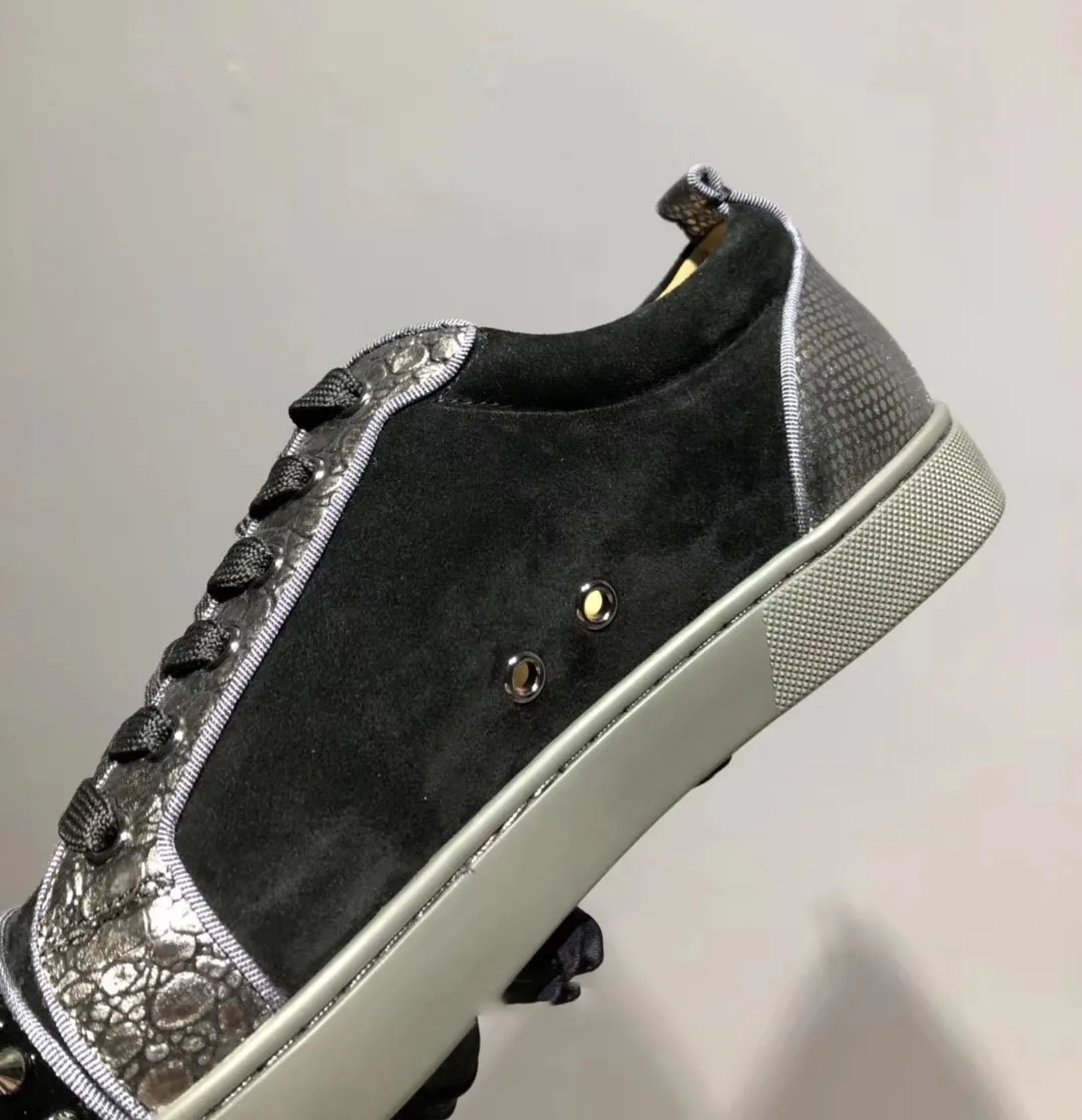 

Top Low Cut Leisure Shoe Lace Up Full Black Snake Leather Rivets Fashion Red Bottoms For Men Shoes Sneakers Casual Flat