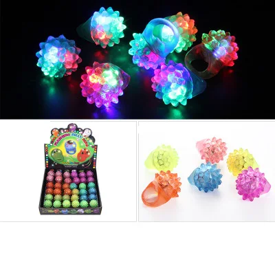 Glowing strawberry Новинка, Светящиеся Пальцы, детские игрушечные кольца для мальчиков и девочек, смайлик, клубника, драгоценные камни, четыре стиля роз, три блестящих света - Цвет: Glowing strawberry
