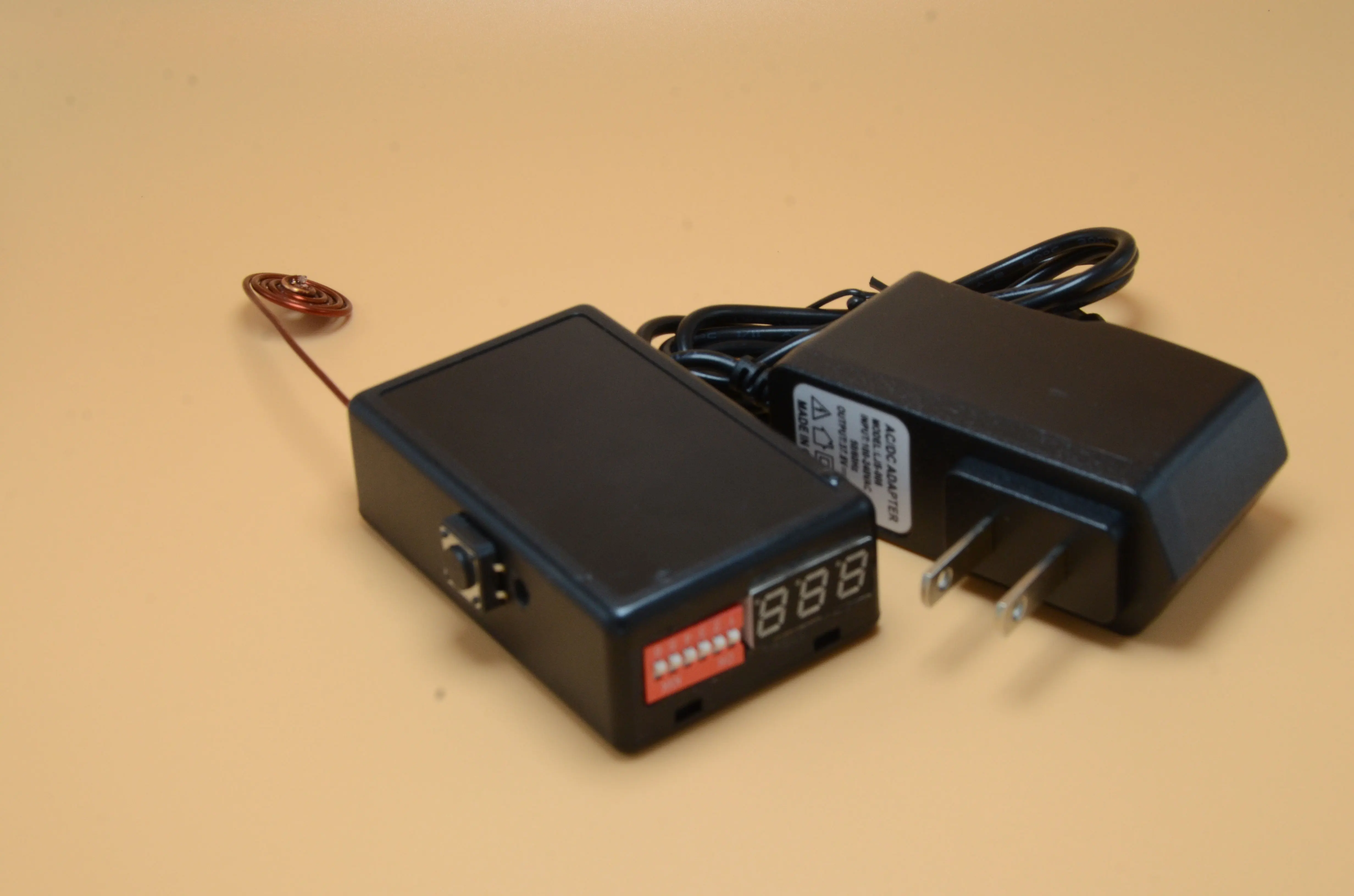

High frequency wireless pulse Electromagnetic wave jammer High power Transmitter coil voltage generator with battery charger