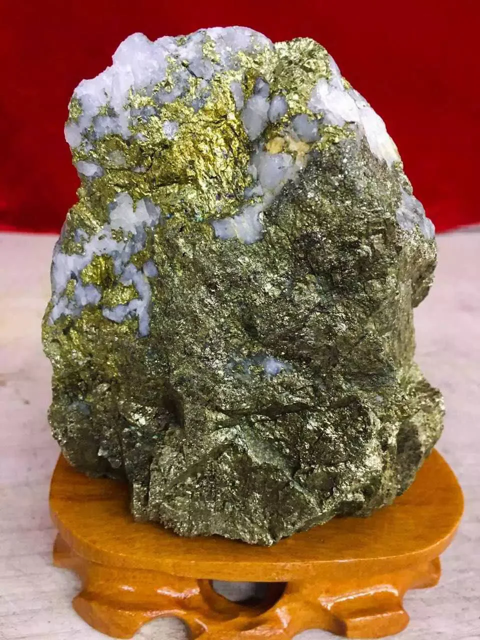 

2 in total natural gold stone Mineral specimen crystal ornamental stone