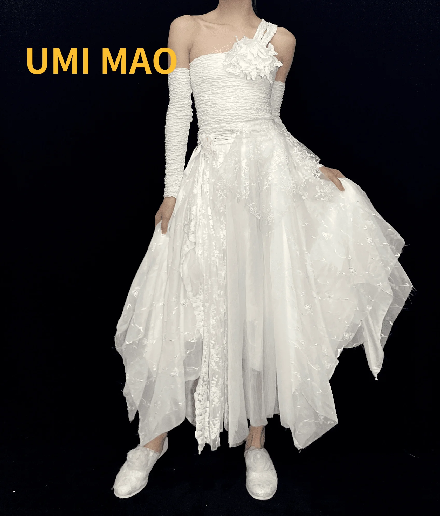 

UMI MAO Dark Black Yamamoto Niche Design White Heavy Embroidery Lace Stitching Wool Flower Palace Retro Fairy Skirt Female Y2K