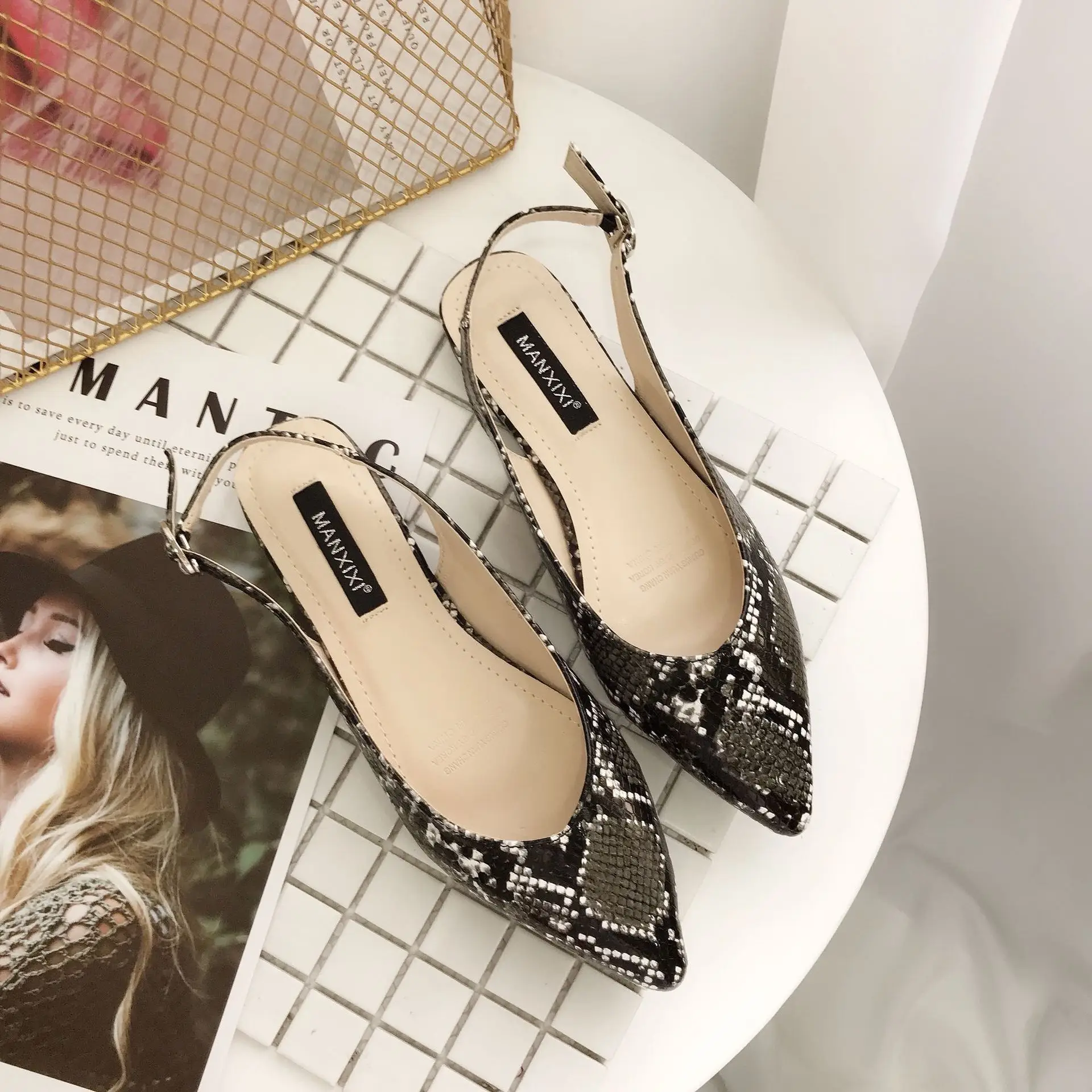 

2019 New Style-Snakeskin Flat Closed-toe Sandals