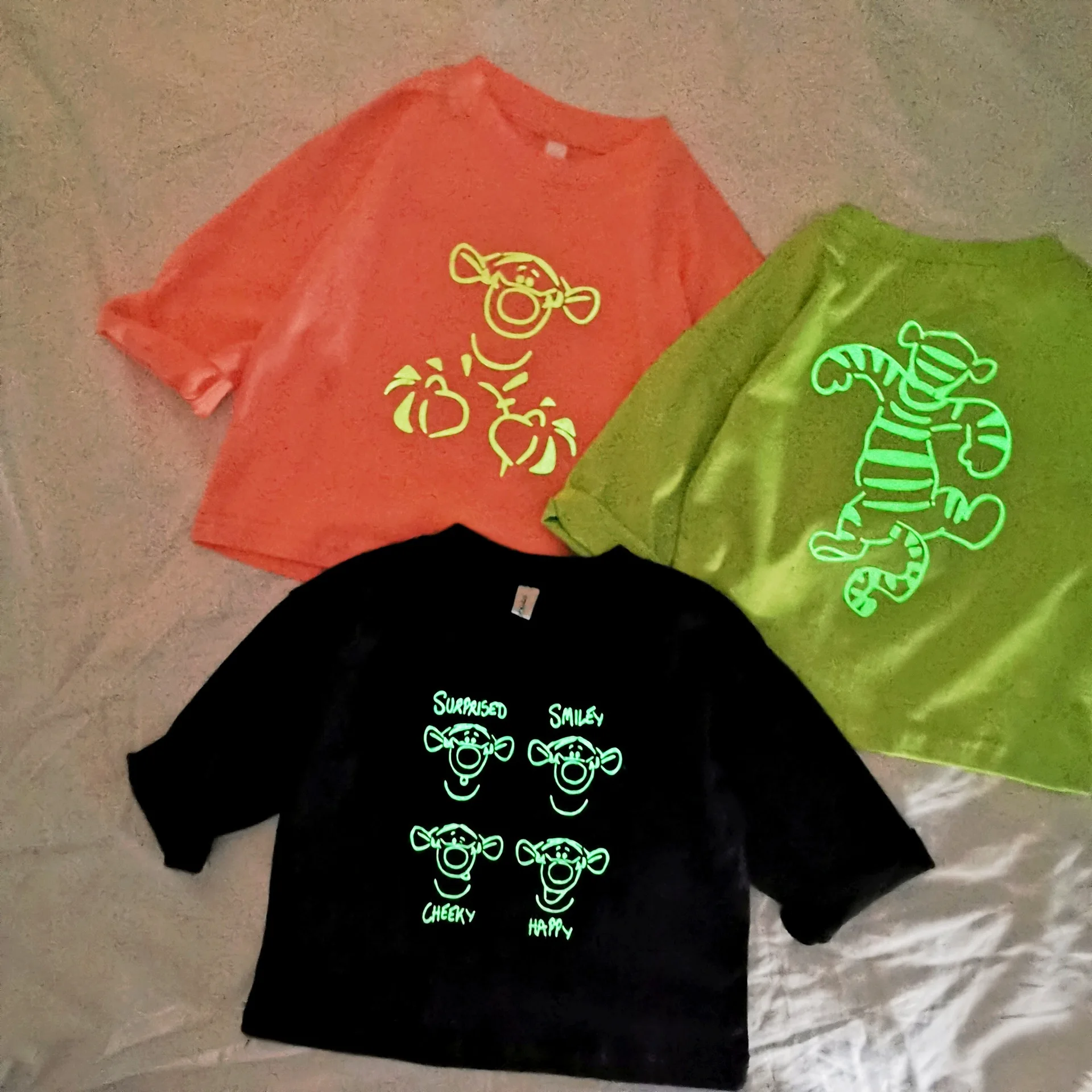 

YK6032 2020 spring new children's bottoming T-shirt tops boys and girls long sleeve luminous cartoon pattern T-shirt