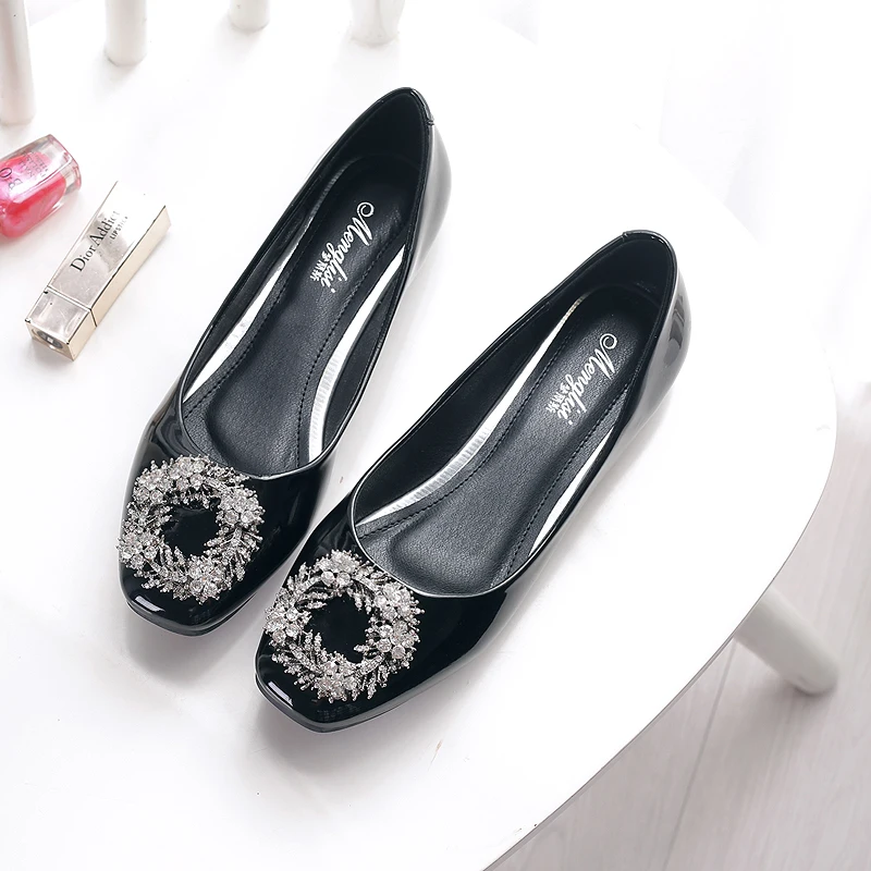 

2019 Autumn Women Patent Leather Bling Crystal Flats Black Beige Wedding Shoes Spring Sparkly Rhinestone Large Size Ballet Flats