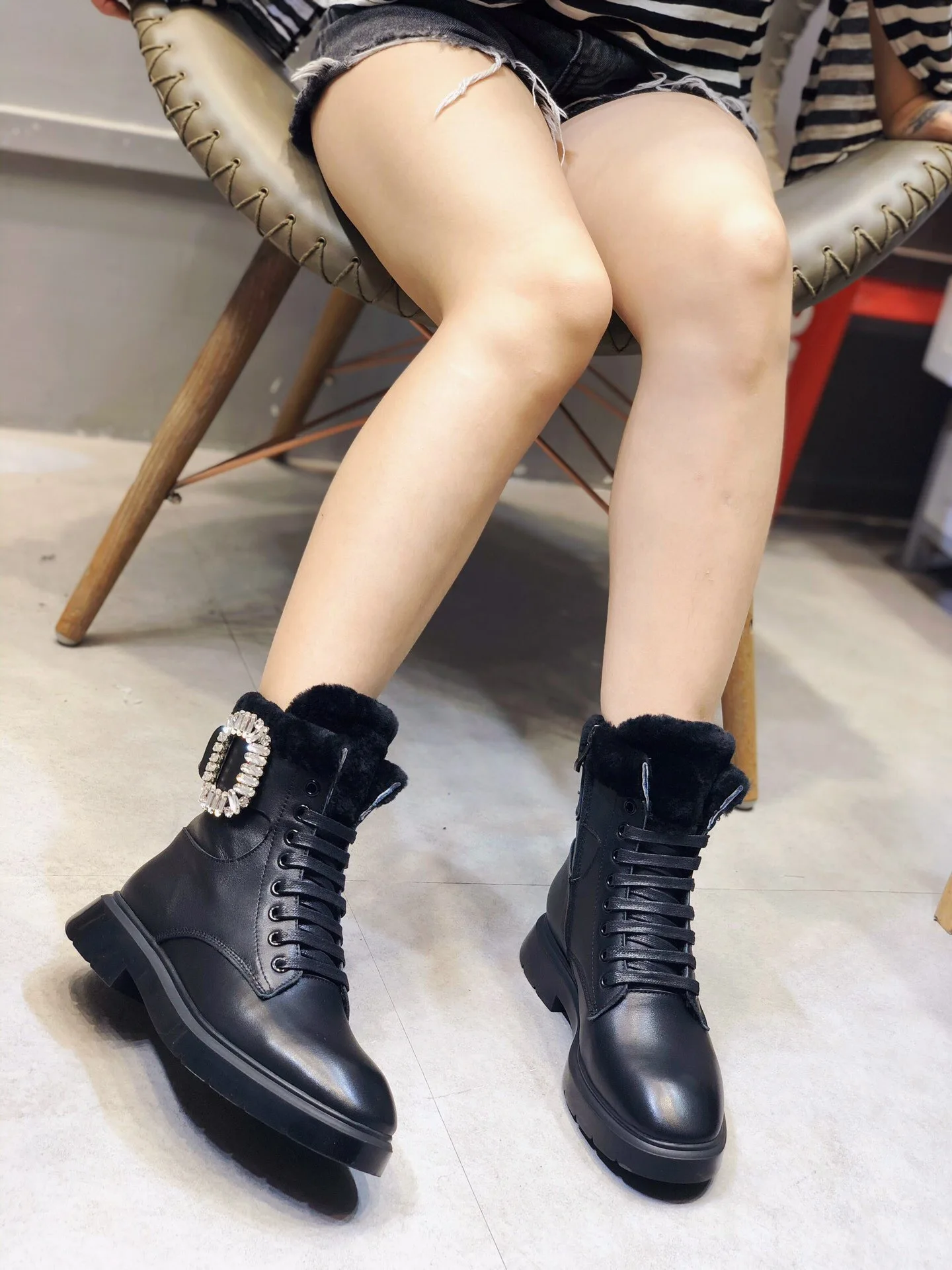Snow boots warm wool plush Inner women winter ankle boots Flat Platform Rhinestone Martin boots Genuine leather shoes woman