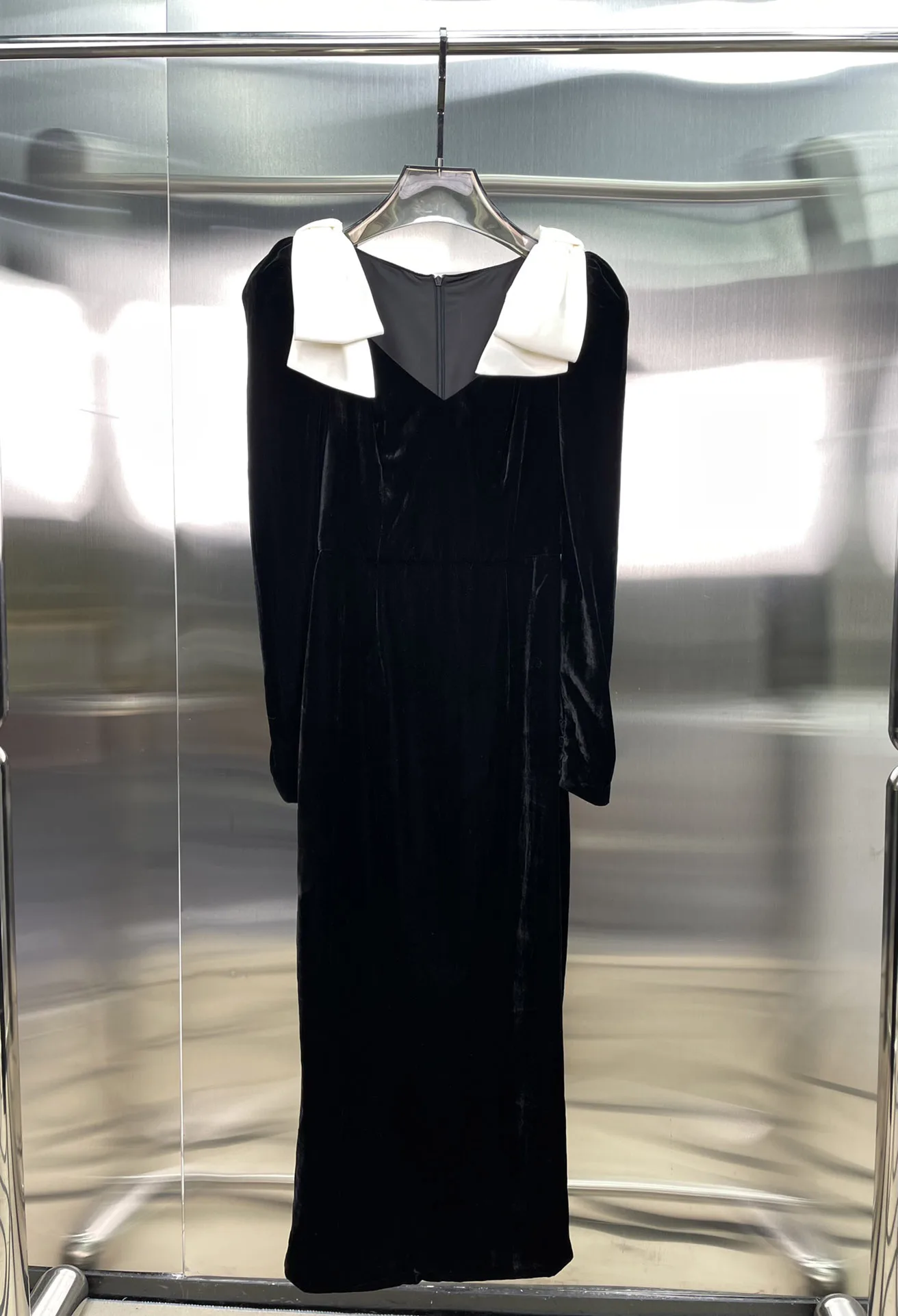 Женское бархатное платье с длинным рукавом V-образным вырезом и бантом на талии |