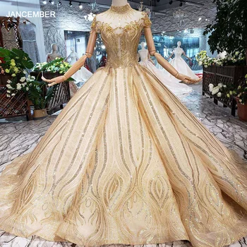 شراءفساتين LSS501 للحفلات الراقصة الفاخرة 2019 فرشاة ذيل عالي الرقبة وأكمام قصيرة مفتوحة الظهر فساتين سهرة لامعة مع شريط الدانتيل الذهبي
